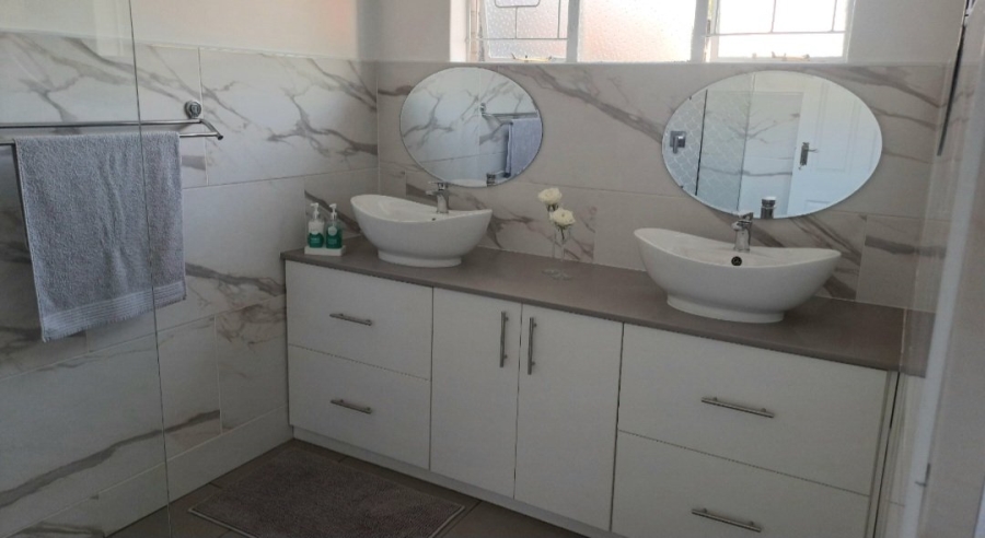4 Bedroom Property for Sale in Vanes Estate Eastern Cape